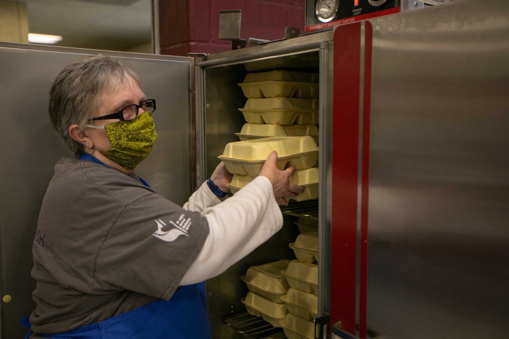 St. Luke's United Methodist Church gives drive-through Thanksgiving meals